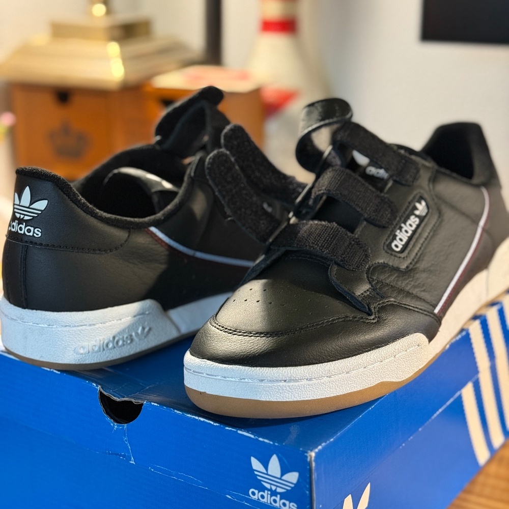 NEW - WORN ONCE - MENS 10.5 - ADIDAS - CONTINENTAL 80 STRAP - FUNKY ADIDAS